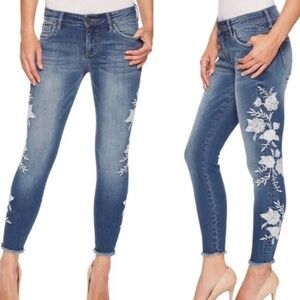 Kut from the Kloth Blue Jeans with White Floral Embroidery